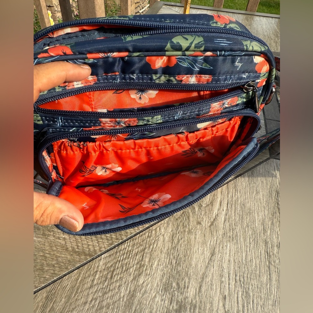 EUC! Lug Floral Crossbody Bag - Navy and Red Many Pockets Travel - Picture 7 of 11
